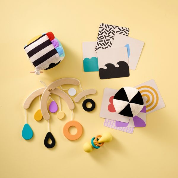 Baby sensory toys montessori play kit from Petite Amélie