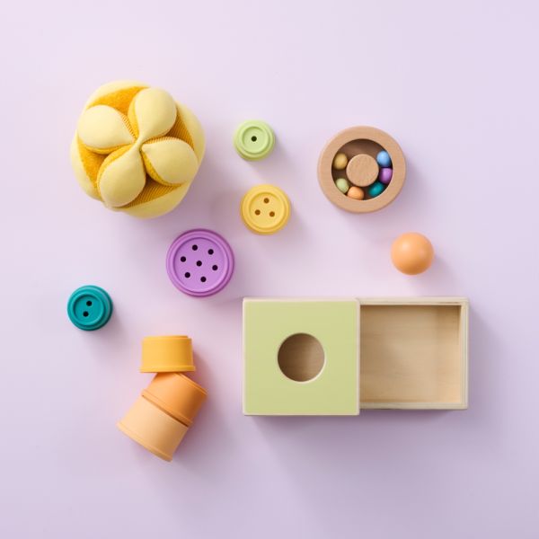 Montessori baby toys with a sensory play kit for 7 to 9 months from Petite Amélie 