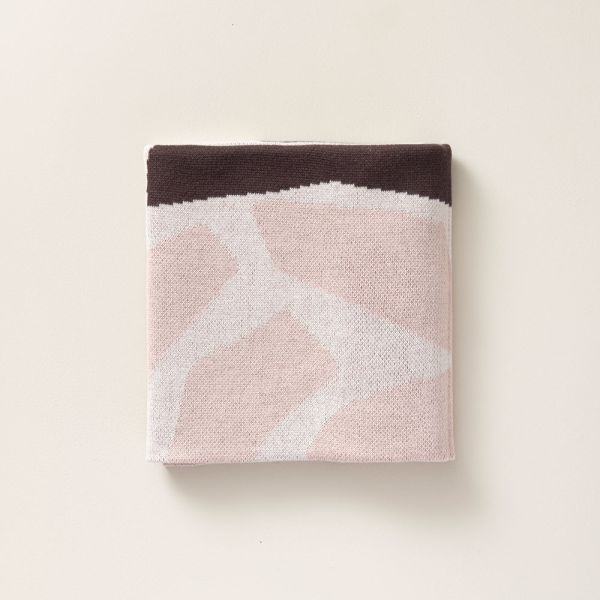 rose_print_design_pink_white_black_baby_blanket_petite_amelie