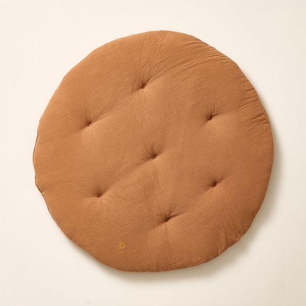 Round play mat muslin cotton in tan from Petite Amélie