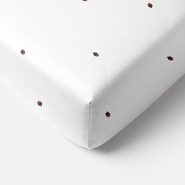 toddler_fitted_sheet_white_with_acorn_print_70x140cm