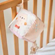 Baby activity cube 13 cm in soft peach from Petite Amélie
