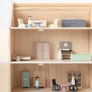 Furniture for doll houses with 16 pieces made of wood from Petite Amélie