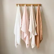Swaddle muslin 75x100 cm in pink organic cotton from Petite Amélie