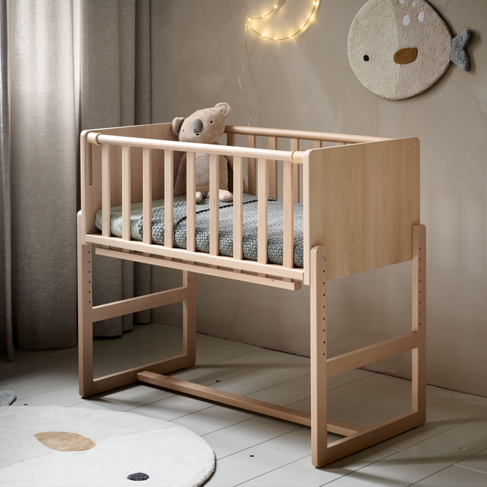 Bedside crib in natural color from Petite Amélie