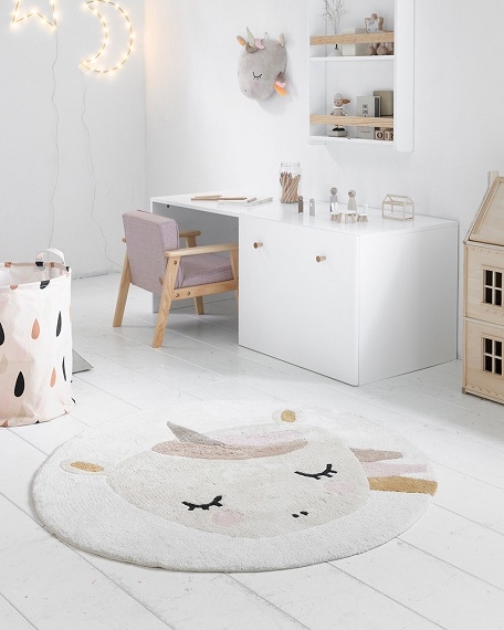 blush-pink-armchair-toddler-room-inspiration-petite-amelie-5